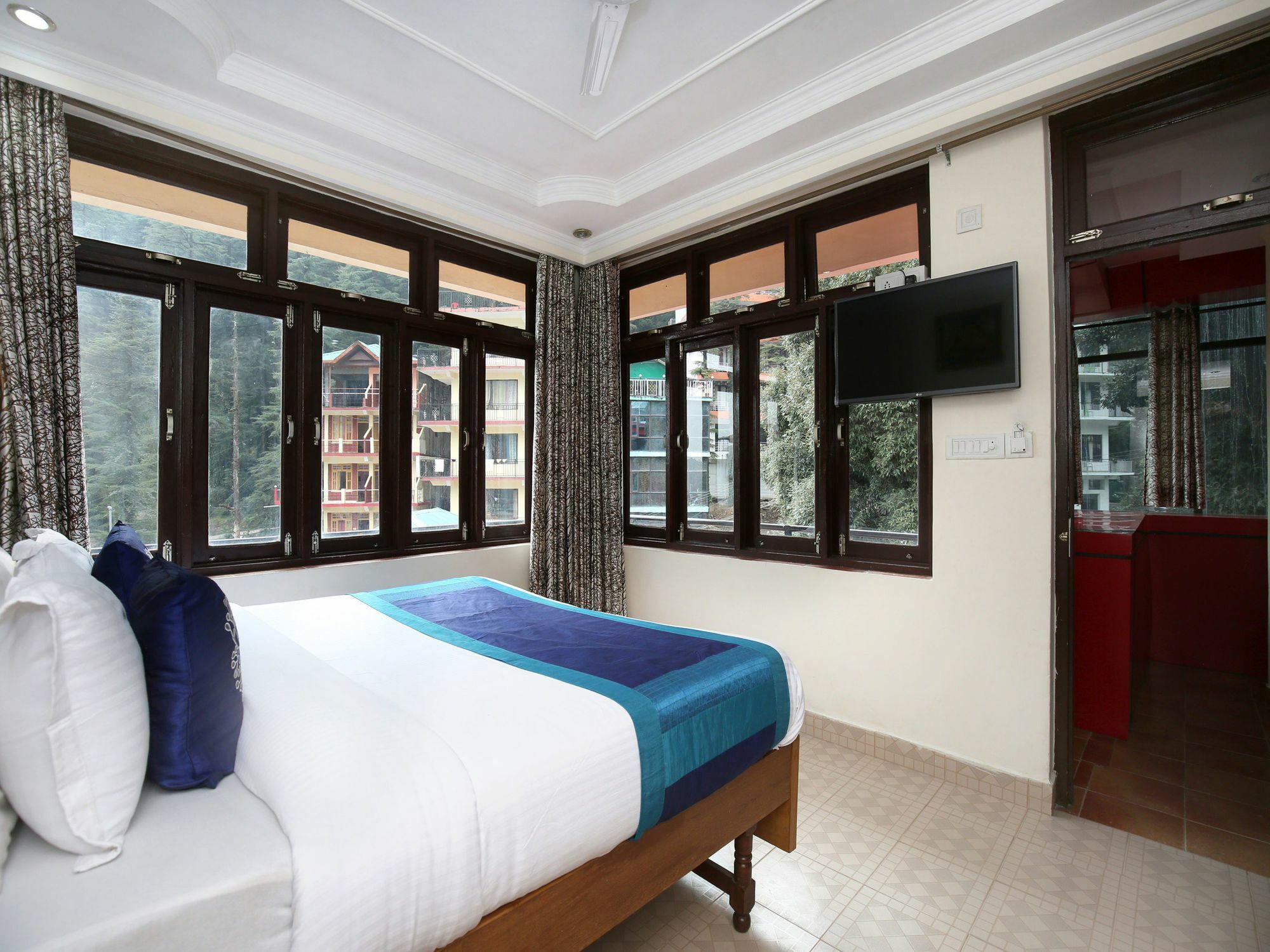Oyo 9942 Hotel Ravine Dharamshala Buitenkant foto